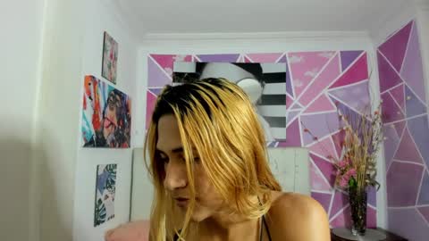 Snapshot of brisahott chatting on 01/09/25, 02:29 Brisa online show from 01/09/25, 02:29