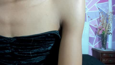 Snapshot of brisahott chatting on 01/09/25, 06:15 Brisa online show from 01/09/25, 06:15