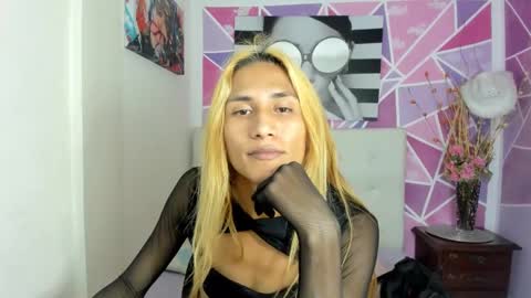 Snapshot of brisahott chatting on 02/25/25, 01:41 Brisa online show from 02/25/25, 01:41