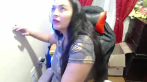 scarleth    follow mee 3 kis online show from 01/11/25, 04:48