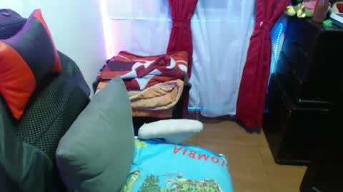 scarleth    follow mee 3 kis online show from 02/06/25, 03:06