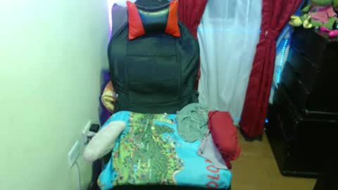 scarleth    follow mee 3 kis online show from 02/08/25, 04:47