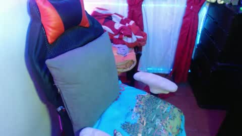 scarleth    follow mee 3 kis online show from 02/09/25, 12:49