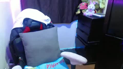 scarleth    follow mee 3 kis online show from 02/25/25, 05:30