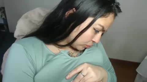 scarleth    follow mee 3 kis online show from 10/24/25, 02:19