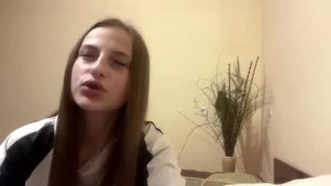 Snapshot of britanysuther chatting on 06/22/26, 10:07 Ciri online show from 06/22/26, 10:07