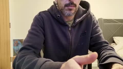 Snapshot of britishozzy chatting on 12/19/25, 10:55 Britishozzy online show from 12/19/25, 10:55