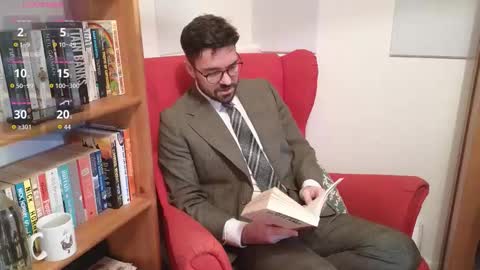 Snapshot of britishpoet69 chatting on 11/19/25, 02:28 British Poet online show from 11/19/25, 02:28