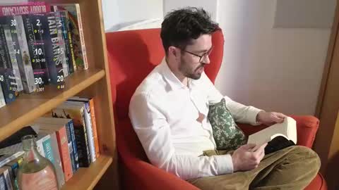 Snapshot of britishpoet69 chatting on 11/25/25, 04:07 British Poet online show from 11/25/25, 04:07