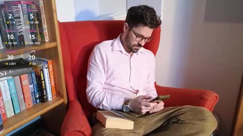 Snapshot of britishpoet69 chatting on 12/04/25, 11:30 British Poet online show from 12/04/25, 11:30