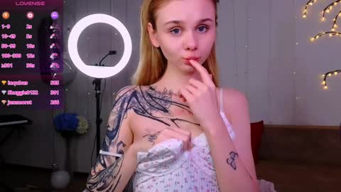 Snapshot of britney_lynch chatting on 01/09/25, 12:25 Britney online show from 01/09/25, 12:25