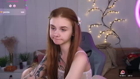 Snapshot of britney_lynch chatting on 01/14/25, 12:43 Britney online show from 01/14/25, 12:43