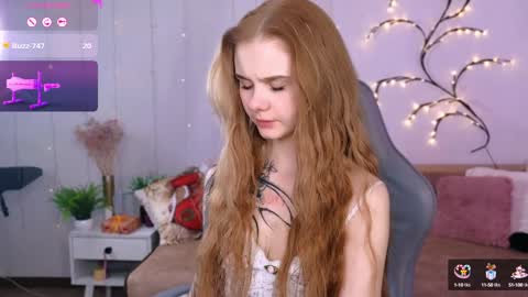 Snapshot of britney_lynch chatting on 01/17/25, 08:44 Britney online show from 01/17/25, 08:44