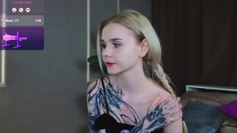 Snapshot of britney_lynch chatting on 02/27/25, 12:21 Britney online show from 02/27/25, 12:21