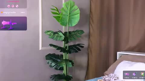 Snapshot of britney_lynch chatting on 03/02/25, 12:20 Britney online show from 03/02/25, 12:20