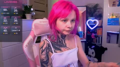 Snapshot of britney_lynch chatting on 10/05/25, 08:29 Britney online show from 10/05/25, 08:29