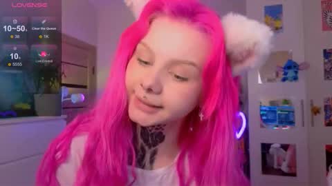 Snapshot of britney_lynch chatting on 10/10/25, 08:19 Britney online show from 10/10/25, 08:19