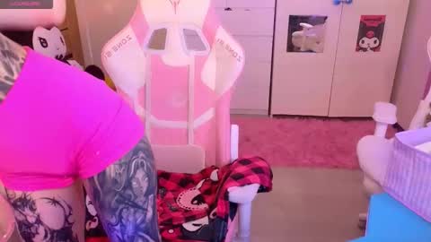 Snapshot of britney_lynch chatting on 10/28/25, 03:47 Britney online show from 10/28/25, 03:47