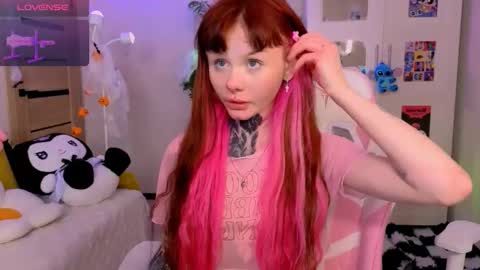 Snapshot of britney_lynch chatting on 11/03/25, 08:54 Britney online show from 11/03/25, 08:54