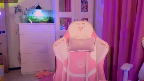 Snapshot of britney_lynch chatting on 11/28/25, 09:28 Britney online show from 11/28/25, 09:28