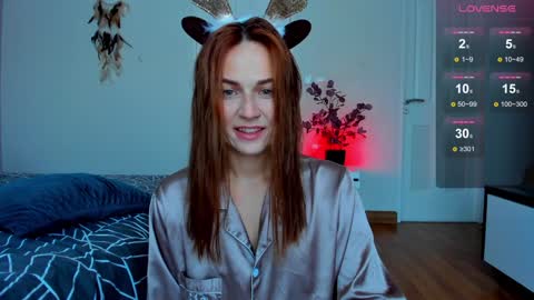 Snapshot of britneyhall chatting on 12/23/24, 08:22 britneyhall online show from 12/23/24, 08:22