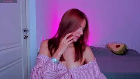 Snapshot of britneyhall chatting on 09/30/25, 09:03 britneyhall online show from 09/30/25, 09:03