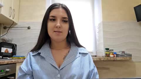 Snapshot of brittnisamsel chatting on 12/20/25, 10:33 Mila online show from 12/20/25, 10:33