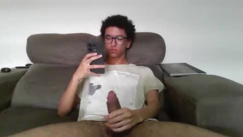 Snapshot of brocklow chatting on 12/04/24, 05:44 Derek Richard online show from 12/04/24, 05:44