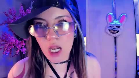 Snapshot of broklin_white23 chatting on 07/19/26, 02:43 online show from 07/19/26, 02:43