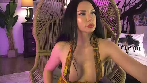 Snapshot of brookeember chatting on 03/08/25, 03:24 Ember online show from 03/08/25, 03:24