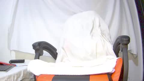 Bruce online show from 12/04/25, 02:10