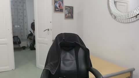 Bruce online show from 01/04/25, 04:32