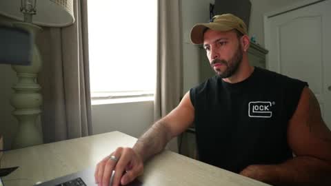 Snapshot of brucestryker chatting on 10/19/25, 07:47 onlyfans BRUCESTRYKER online show from 10/19/25, 07:47