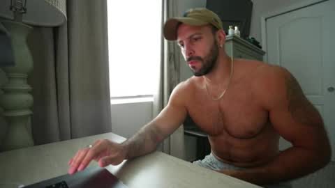 Snapshot of brucestryker chatting on 10/20/25, 04:07 onlyfans BRUCESTRYKER online show from 10/20/25, 04:07