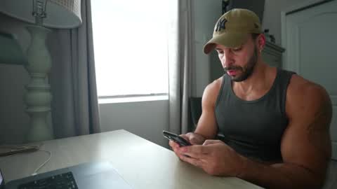 Snapshot of brucestryker chatting on 11/17/25, 07:30 onlyfans BRUCESTRYKER online show from 11/17/25, 07:30