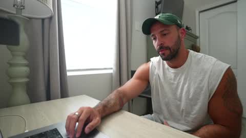 Snapshot of brucestryker chatting on 11/25/25, 07:03 onlyfans BRUCESTRYKER online show from 11/25/25, 07:03