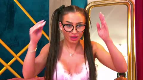 Snapshot of brunette_bombx chatting on 04/11/26, 02:32 BrunetteB online show from 04/11/26, 02:32