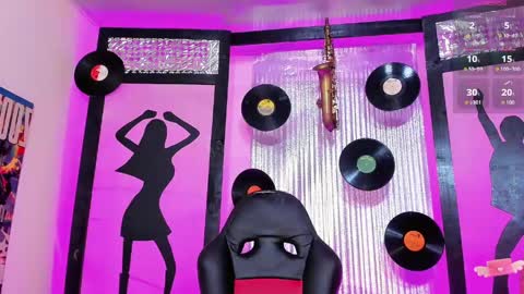 Snapshot of brunettesexy11 chatting on 04/13/26, 11:48 ChannelR online show from 04/13/26, 11:48