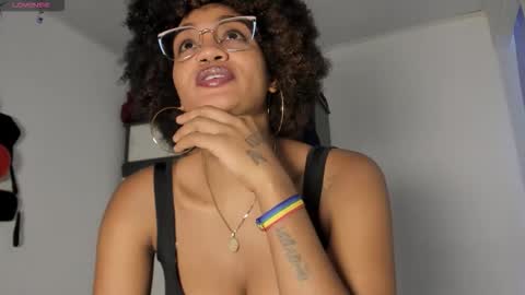 Snapshot of brunettjhelen chatting on 11/28/25, 08:44 brunettjhelen online show from 11/28/25, 08:44