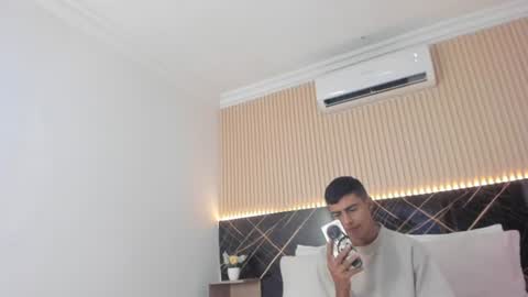 Snapshot of bruno_fox_ chatting on 06/19/26, 07:17 Bruno online show from 06/19/26, 07:17