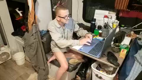 Snapshot of brushsquach chatting on 03/17/26, 05:11 Steve... aka SkinnieDippin aka TimberTramp online show from 03/17/26, 05:11