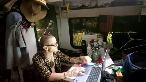 Snapshot of brushsquach chatting on 03/19/26, 06:39 Steve... aka SkinnieDippin aka TimberTramp online show from 03/19/26, 06:39