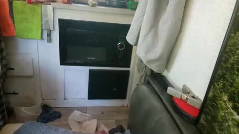 Snapshot of brushsquach chatting on 03/20/26, 04:23 Steve... aka SkinnieDippin aka TimberTramp online show from 03/20/26, 04:23