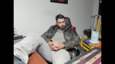 Snapshot of brutalmaster1983 chatting on 11/06/25, 07:15 BRUTALMASTER1983 online show from 11/06/25, 07:15