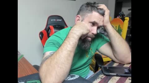 Snapshot of brutalmaster1983 chatting on 11/17/25, 04:18 BRUTALMASTER1983 online show from 11/17/25, 04:18