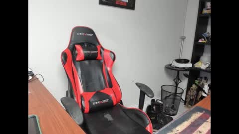 Snapshot of brutalmaster1983 chatting on 11/18/25, 06:56 BRUTALMASTER1983 online show from 11/18/25, 06:56