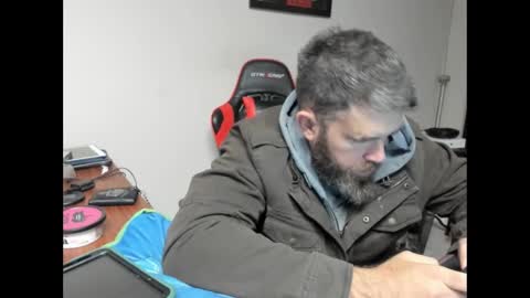 Snapshot of brutalmaster1983 chatting on 11/21/25, 07:12 BRUTALMASTER1983 online show from 11/21/25, 07:12