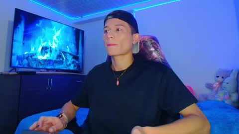 Snapshot of bryam_hot chatting on 01/06/25, 01:53 BRYAM INDEPENDENT MODEL online show from 01/06/25, 01:53