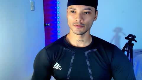 Snapshot of bryan_boy_ chatting on 11/22/25, 11:59 bryan online show from 11/22/25, 11:59