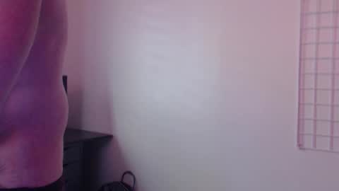 Snapshot of bt5002 chatting on 10/21/25, 03:02 BT online show from 10/21/25, 03:02